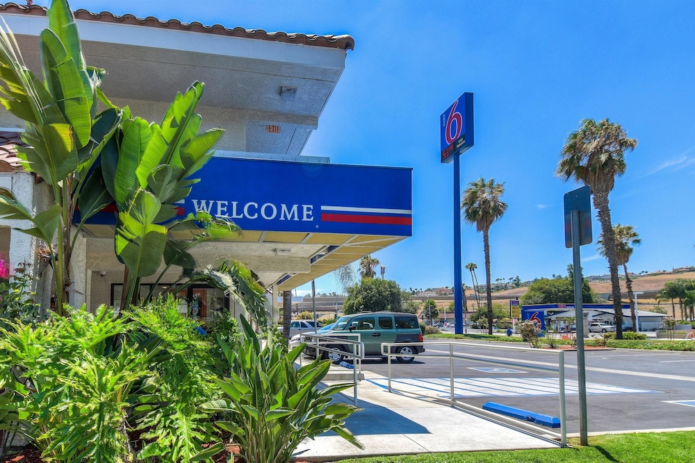 Pet Friendly Motel 6 Los Angeles - Pomona in Pomona, California