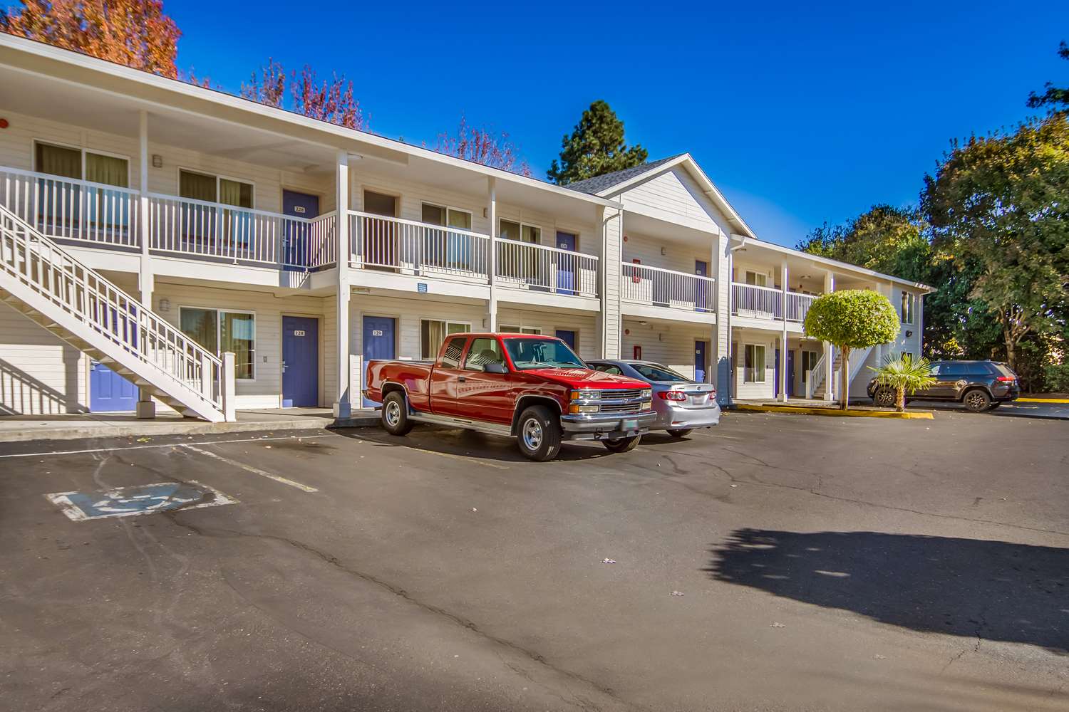 Pet Friendly Motel 6 Portland - Mall 205 in Portland, Oregon