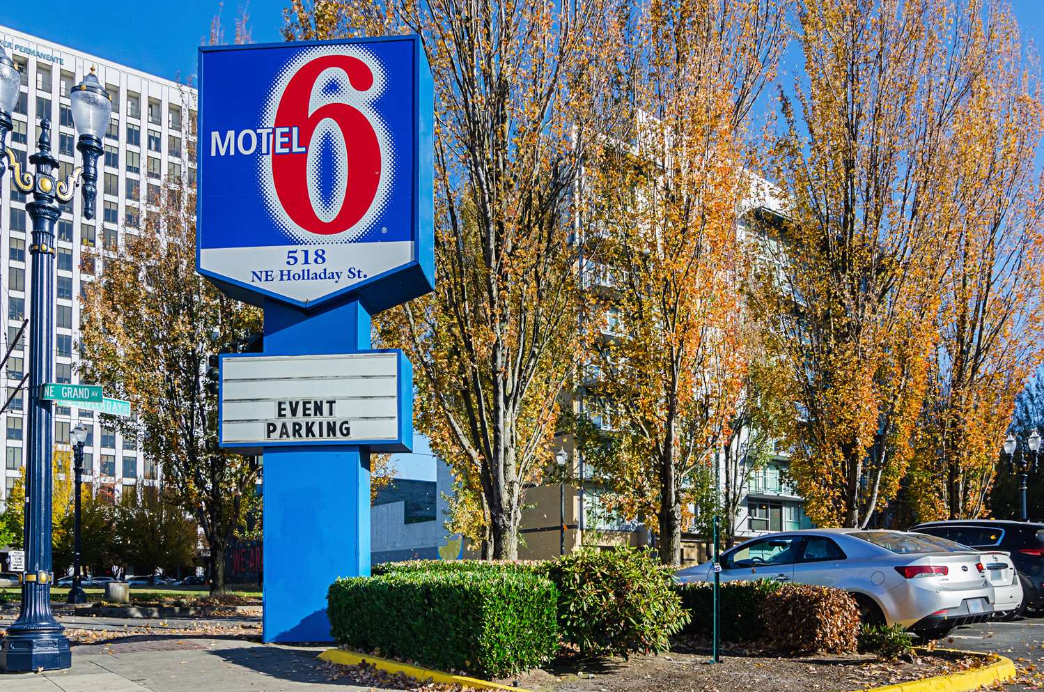 Pet Friendly Motel 6 Portland Downtown in Portland, Oregon