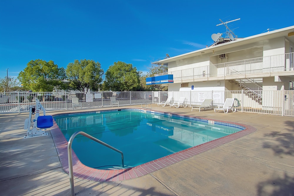 Pet Friendly Motel 6 Red Bluff in Red Bluff, California