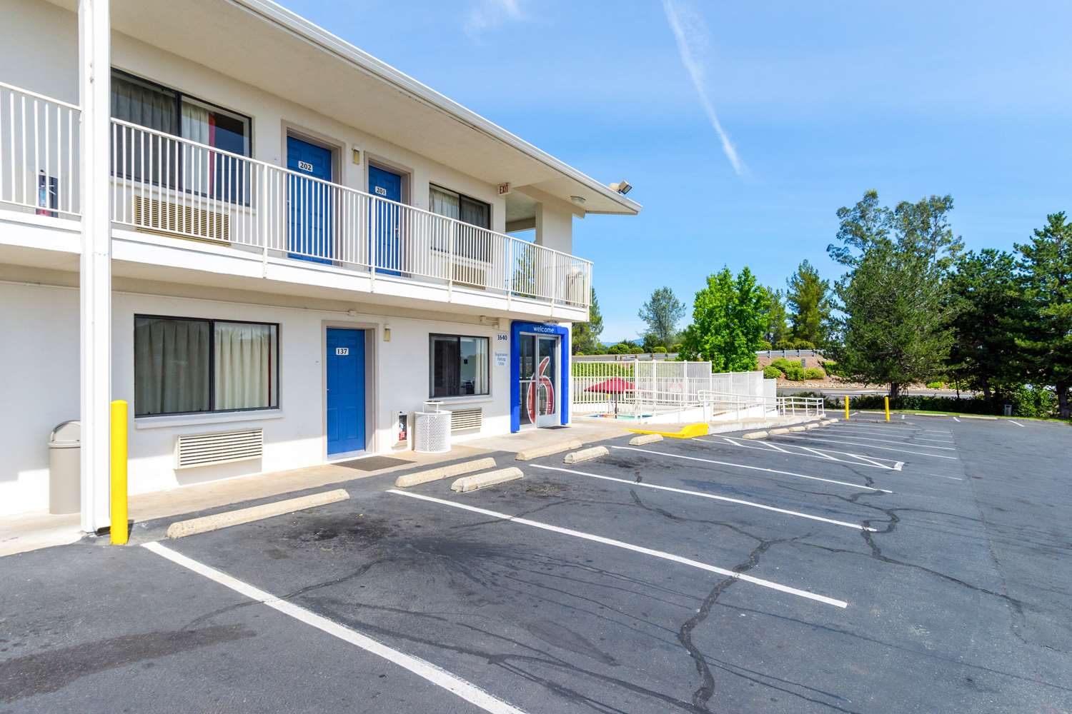 Pet Friendly Motel 6 Redding Central in Redding, California