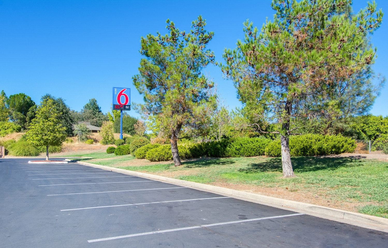 Pet Friendly Motel 6 Redding South in Redding, California