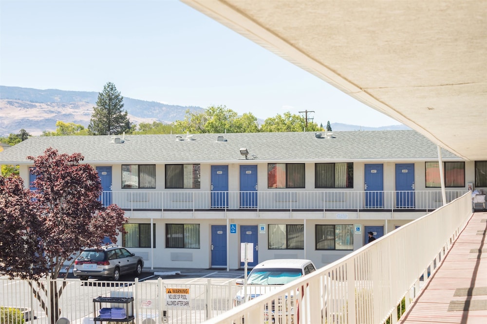 Pet Friendly Motel 6 Reno - Virginia Plumb in Reno, Nevada