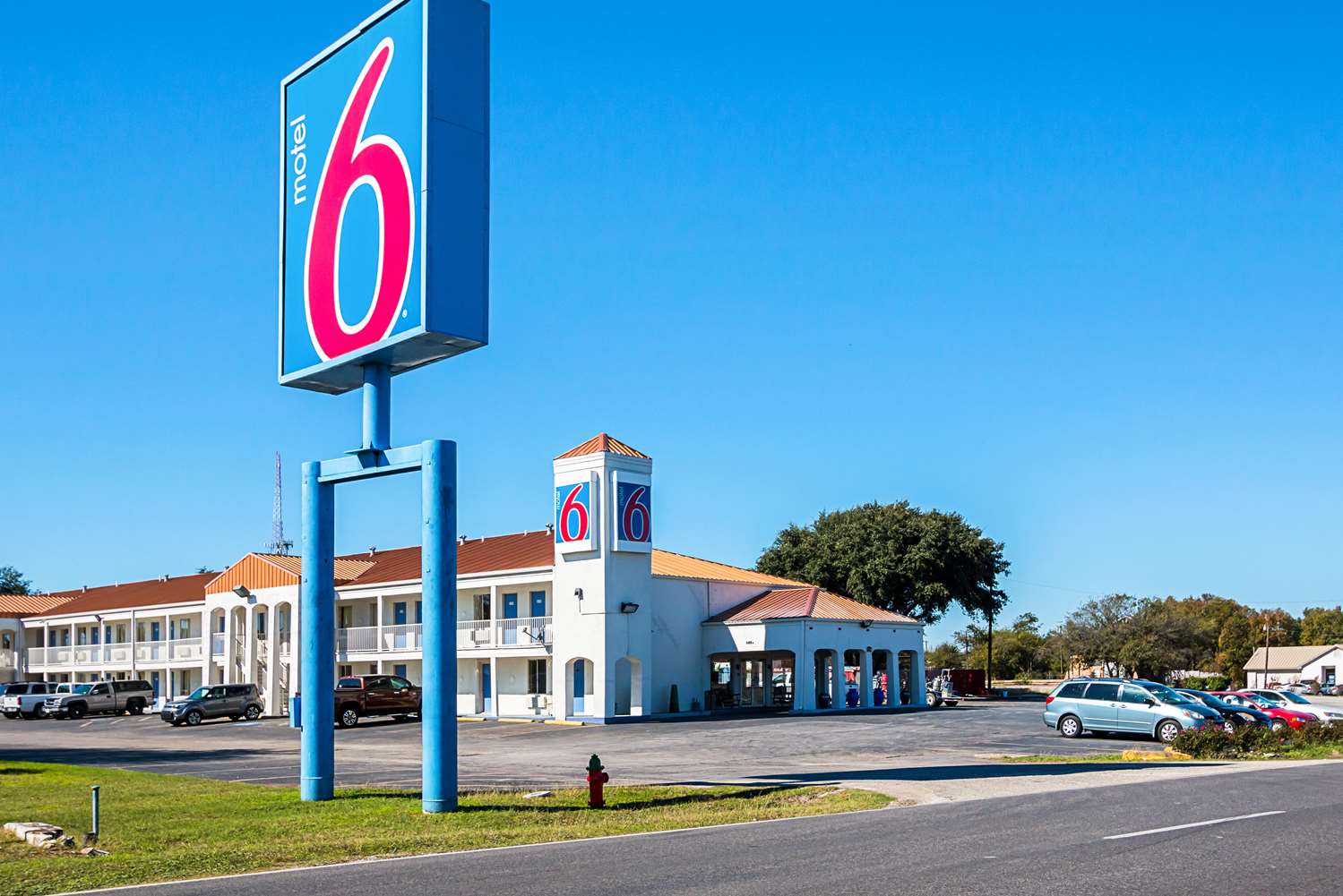 Pet Friendly Motel 6 Round Rock in Round Rock, Texas