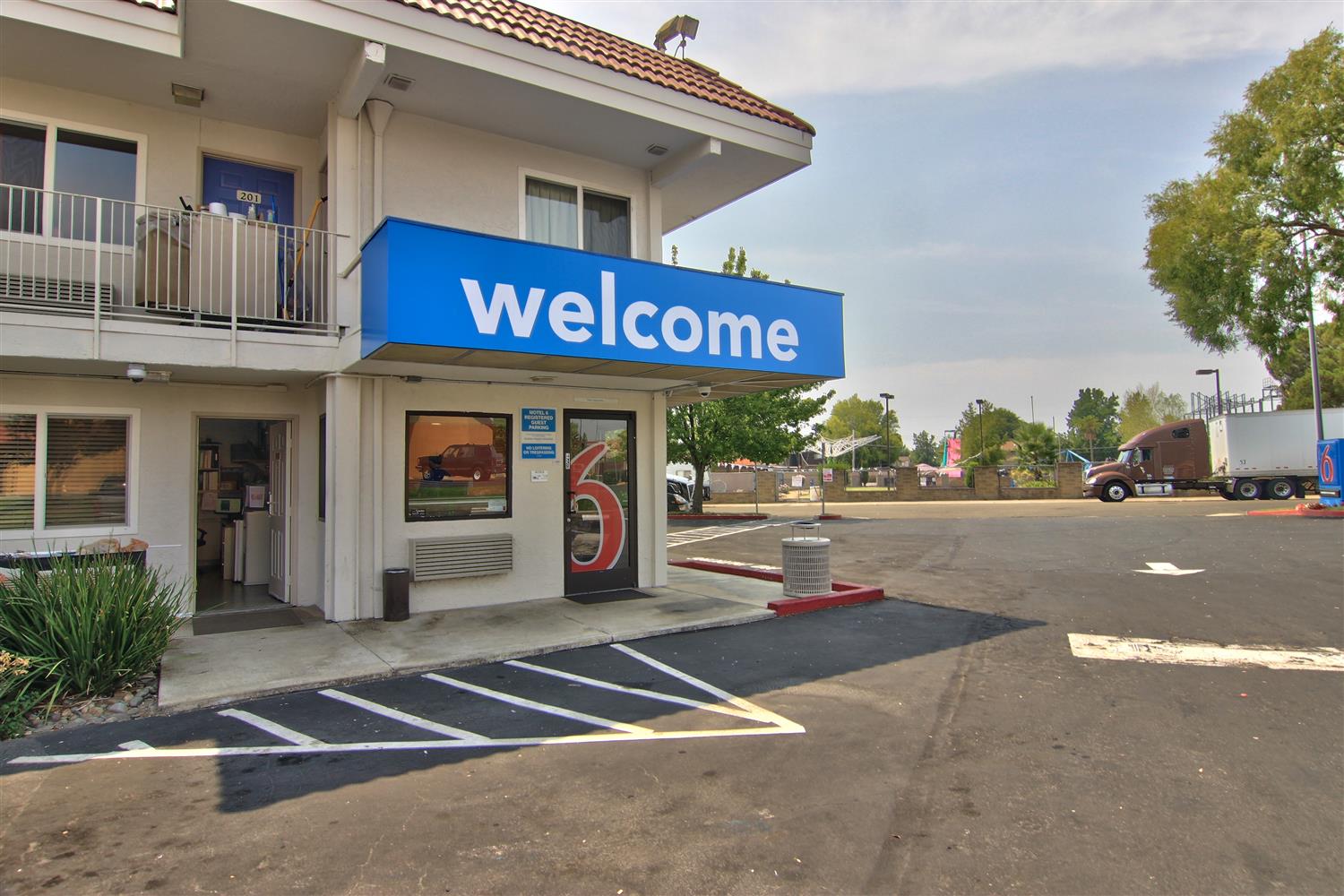 Pet Friendly Motel 6 Sacramento North in Sacramento, California