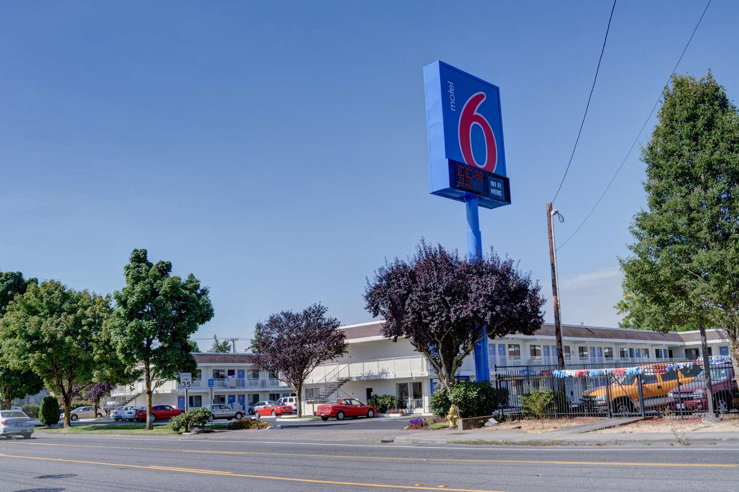 Pet Friendly Motel 6 Salem in Salem, Oregon