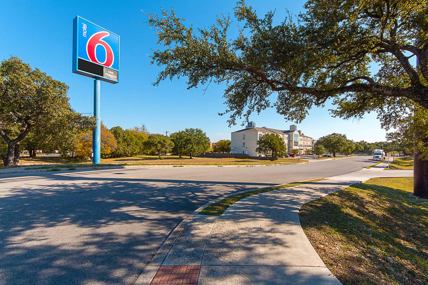 Pet Friendly Motel 6 San Antonio Airport in San Antonio, Texas