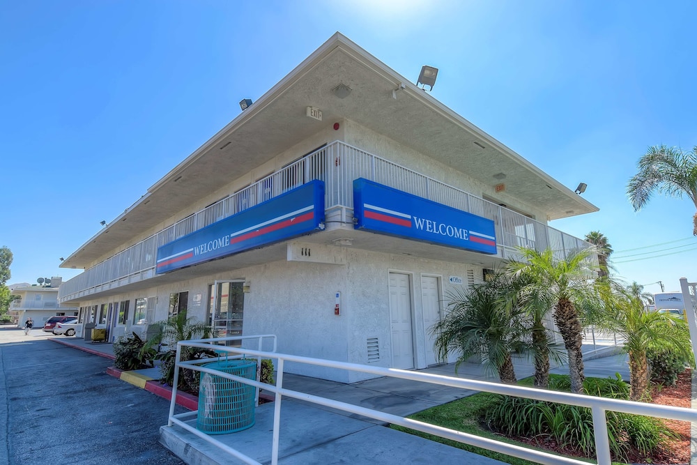 Pet Friendly Motel 6 San Bernardino South in San Bernardino, California