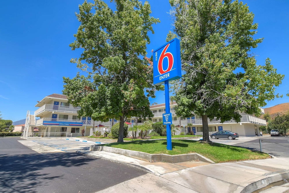 Pet Friendly Motel 6 San Bernardino North in San Bernardino, California