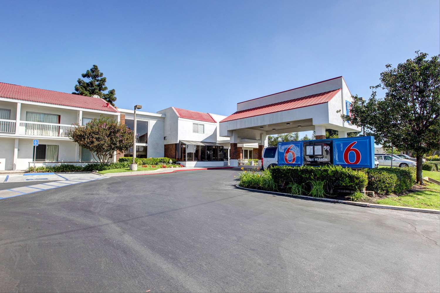 Pet Friendly Motel 6 Irvine - Orange County Airport in Santa Ana, California