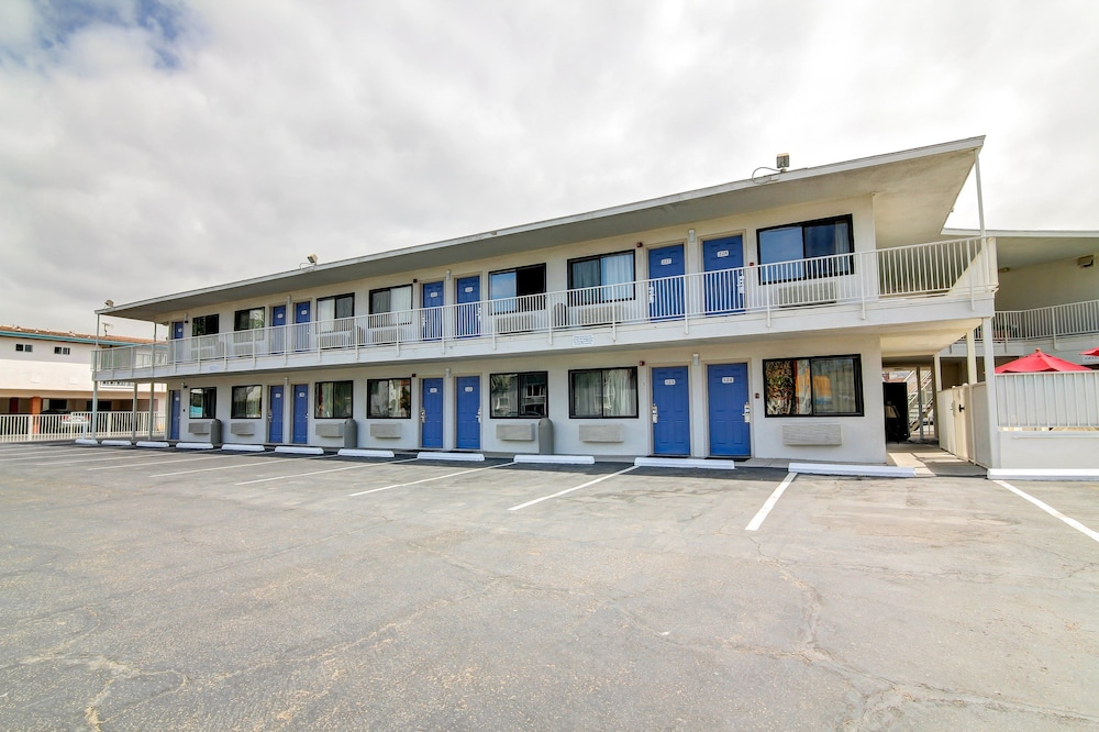 Pet Friendly Motel 6 Santa Barbara - Beach in Santa Barbara, California