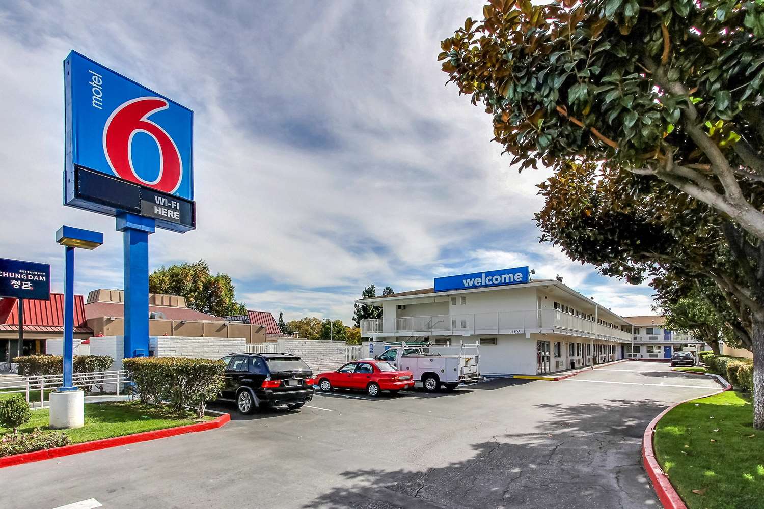 Pet Friendly Motel 6 Santa Clara in Santa Clara, California