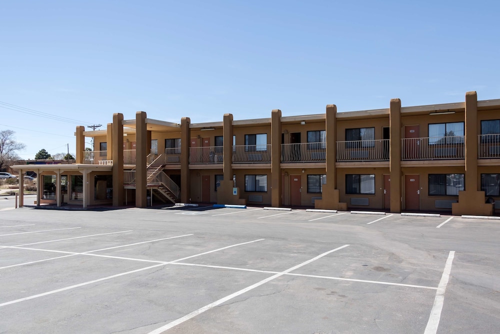 Pet Friendly Motel 6 Santa Fe - Cerrillos Road South in Santa Fe, New Mexico