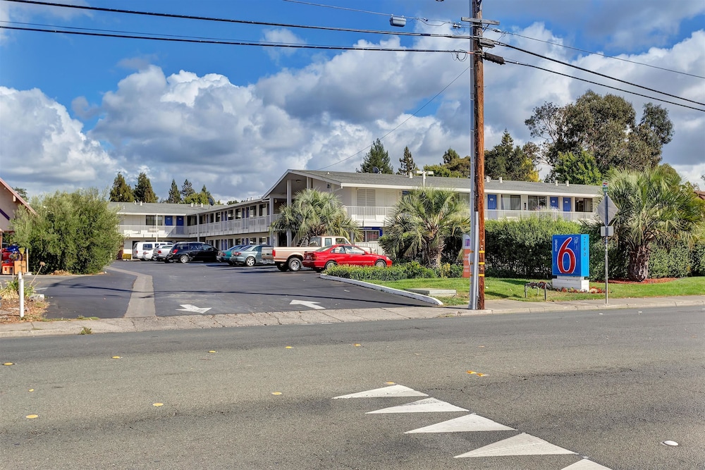 Pet Friendly Motel 6 Santa Rosa South Ca in Santa Rosa, California