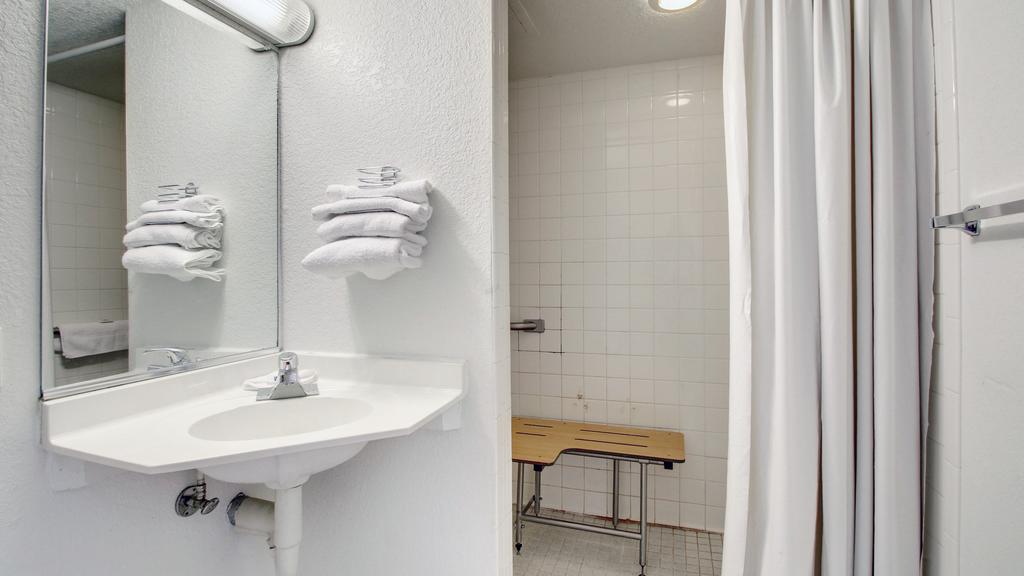 Pet Friendly Motel 6 Sioux Falls in Sioux Falls, South Dakota