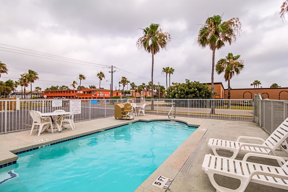 Pet Friendly Motel 6 South Padre Island in South Padre Island, Texas