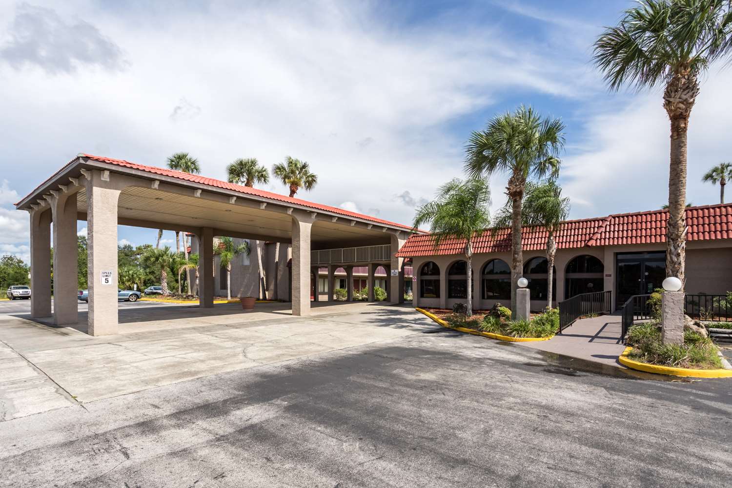 Pet Friendly Motel 6 Spring Hill Weeki Wachee in Spring Hill, Florida