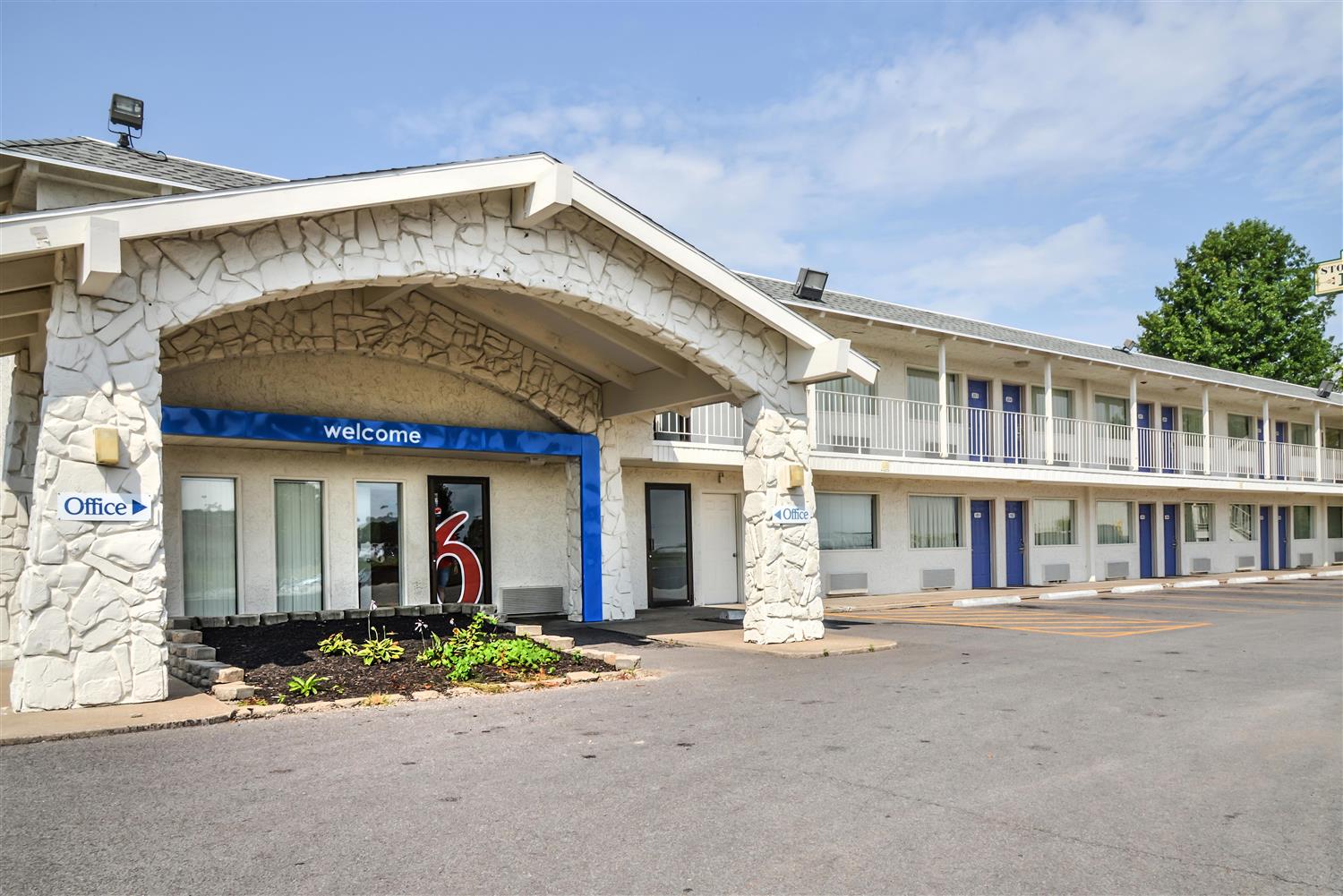 Pet Friendly Motel 6 St Joseph in Saint Joseph, Missouri