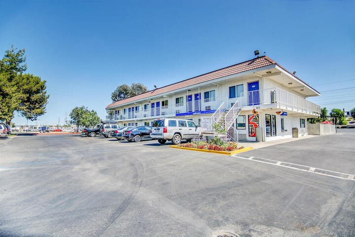 Pet Friendly Motel 6 Stockton - Charter Way West in Stockton, California
