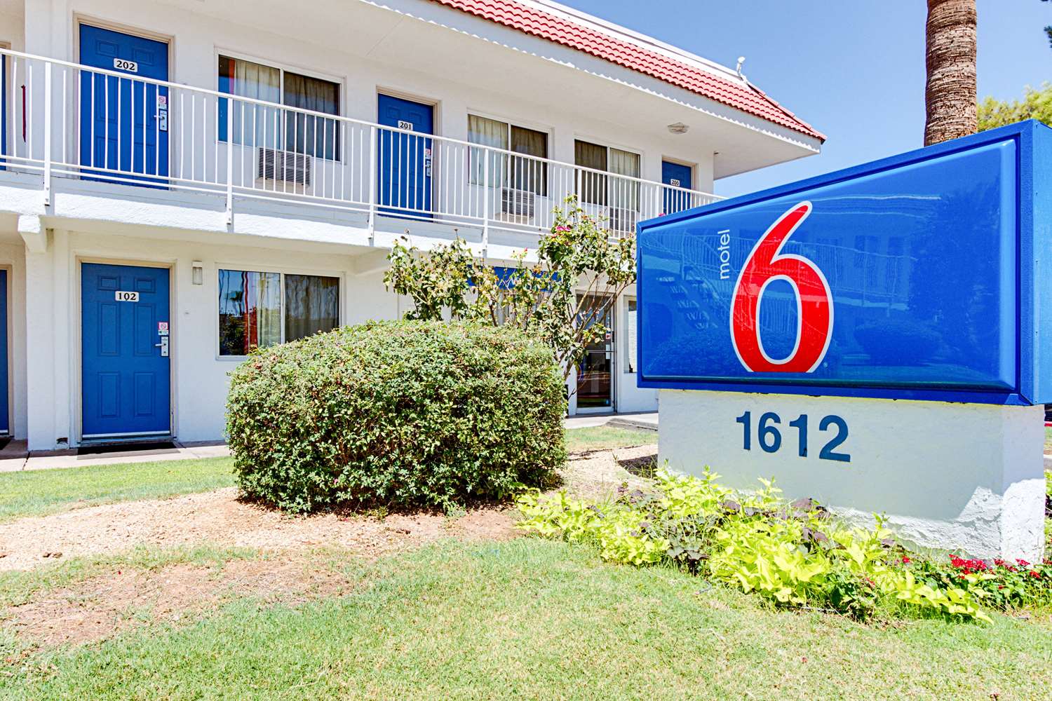 Pet Friendly Motel 6 Scottsdale South in Tempe, Arizona