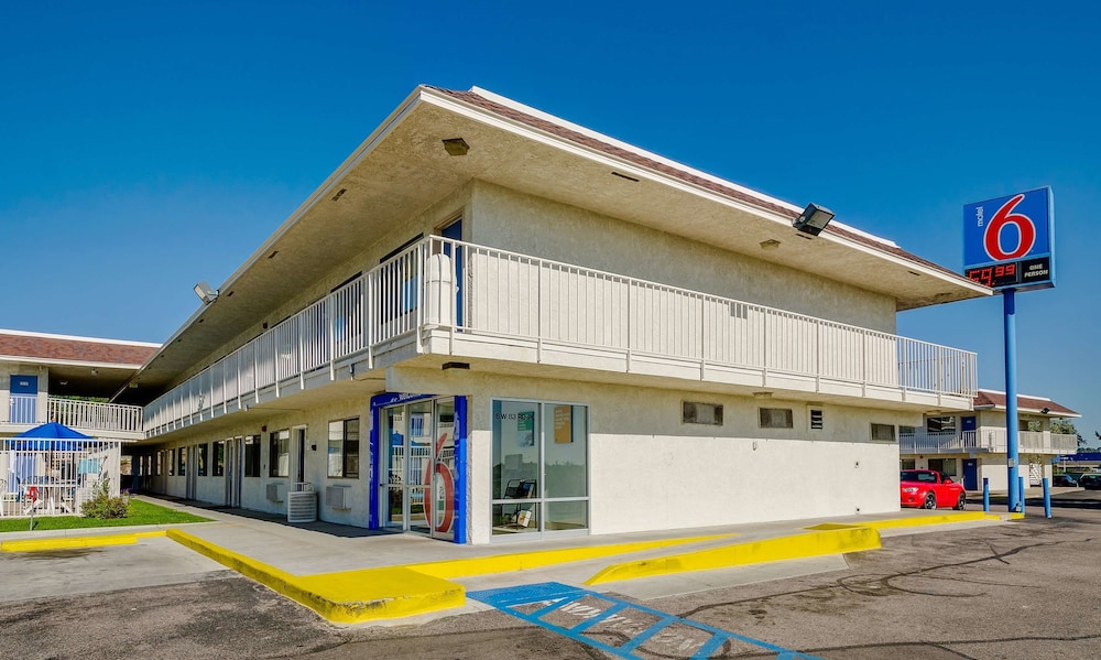 Pet Friendly Motel 6 Denver - Thornton in Thornton, Colorado