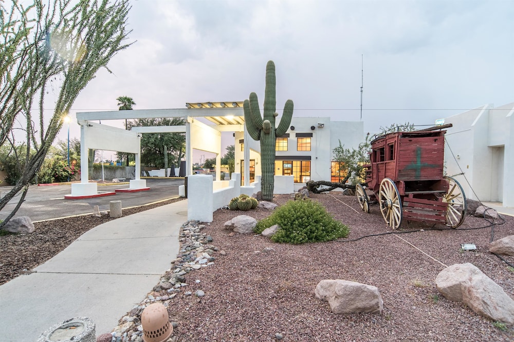 Pet Friendly Motel 6 Tucson Airport in Tucson, Arizona