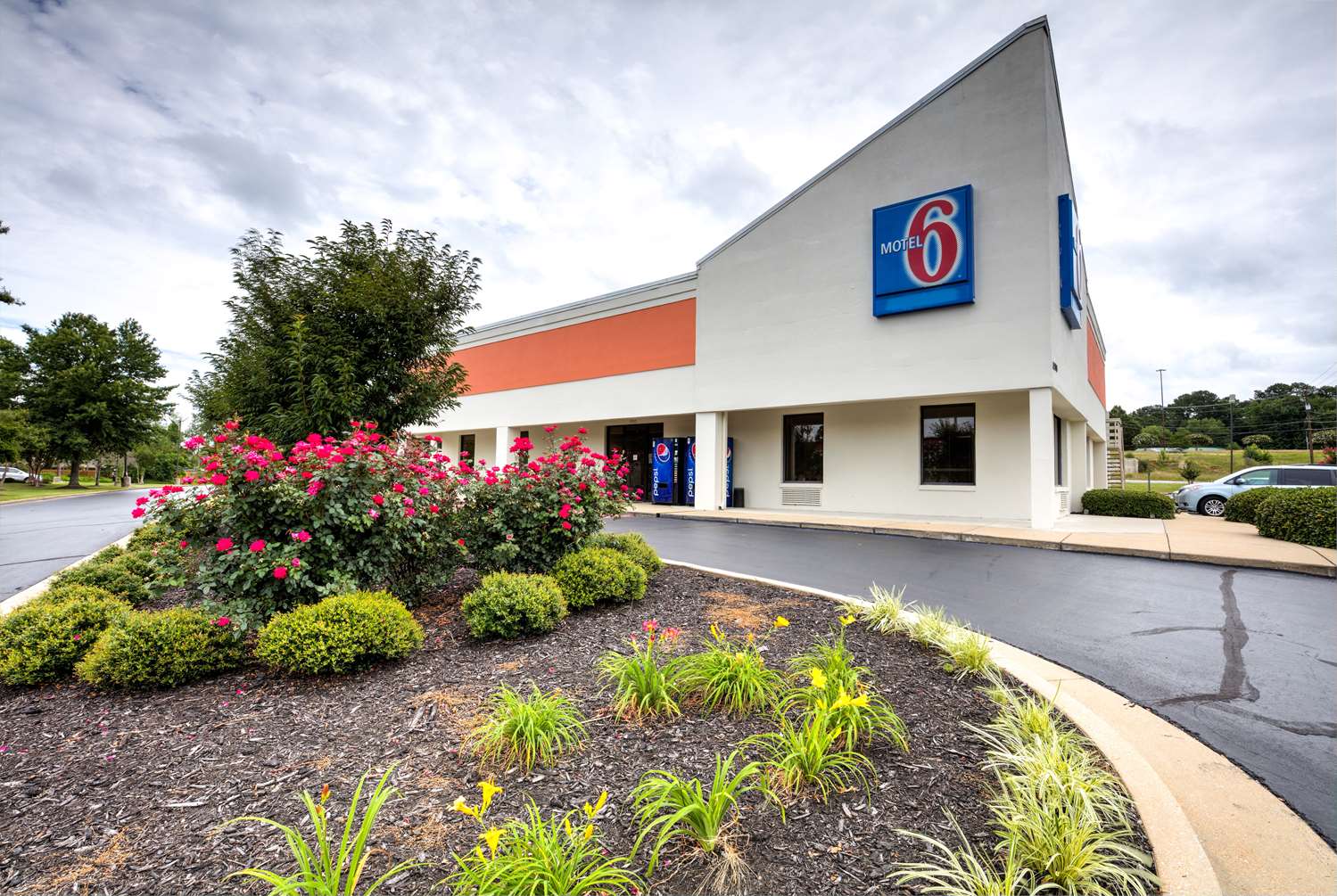 Pet Friendly Motel 6 Tupelo in Tupelo, Mississippi