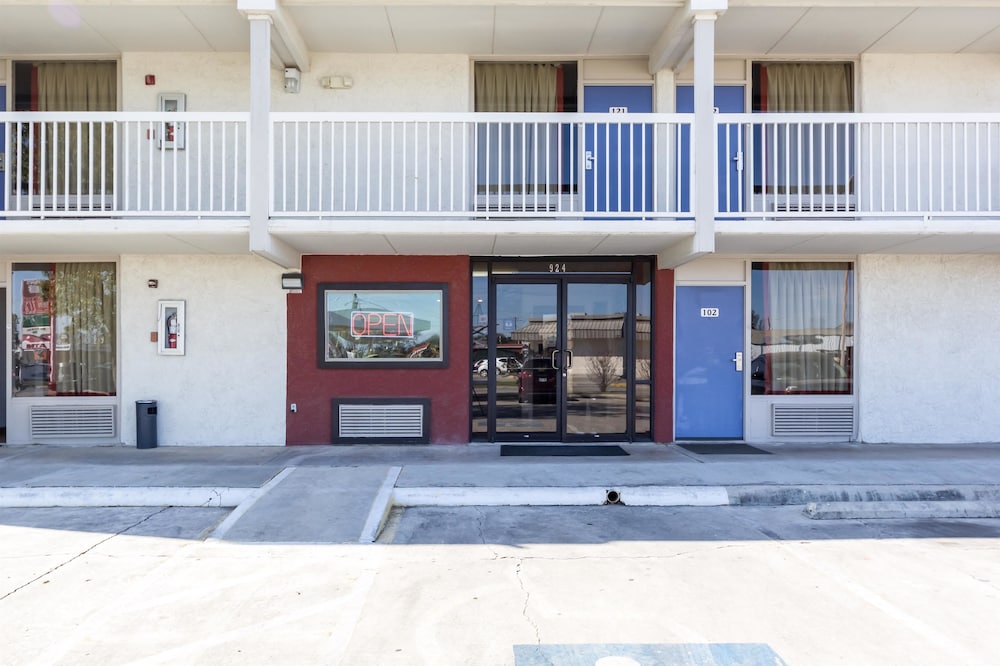 Pet Friendly Motel 6 Uvalde Tx in Uvalde, Texas