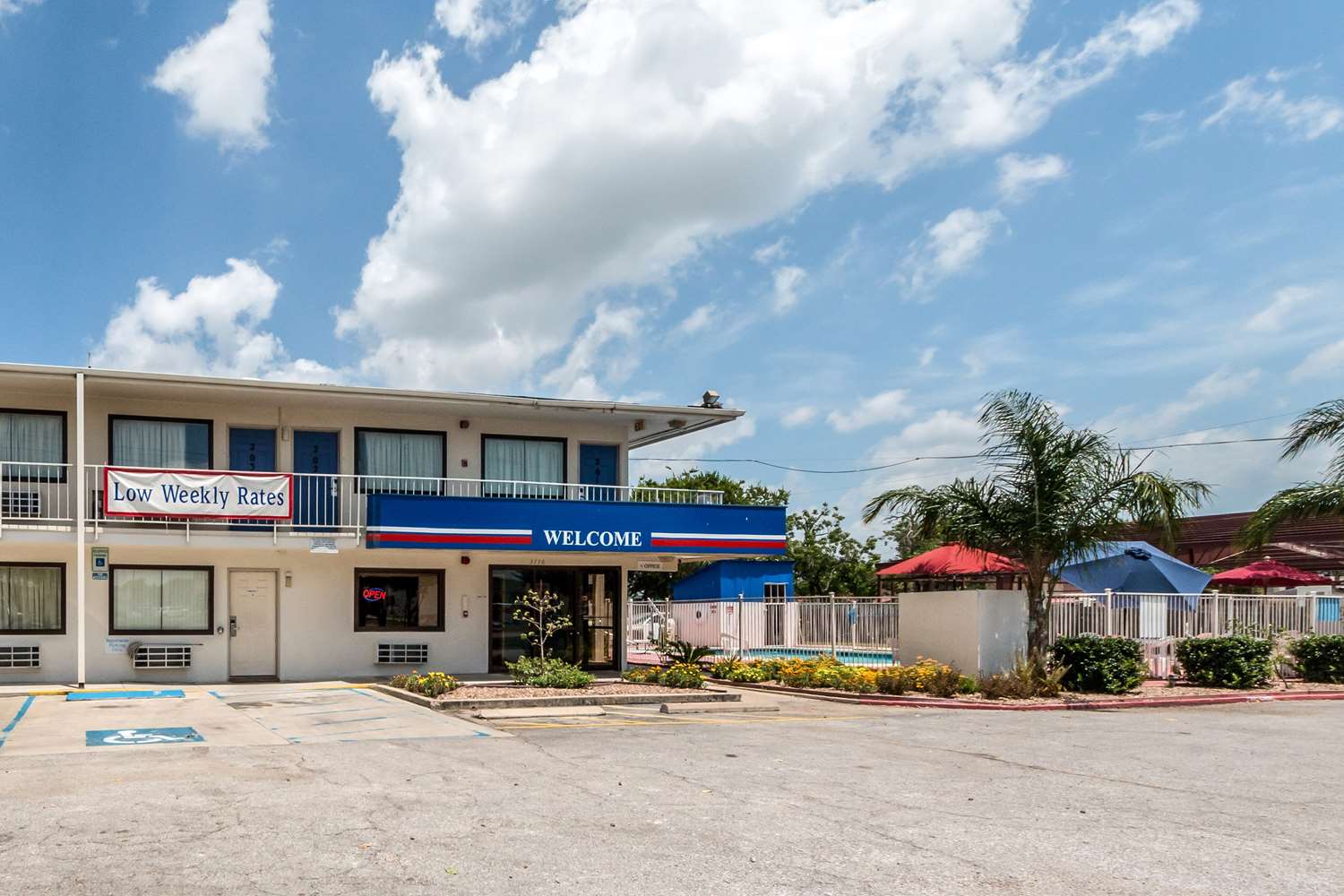 Pet Friendly Motel 6 Victoria in Victoria, Texas