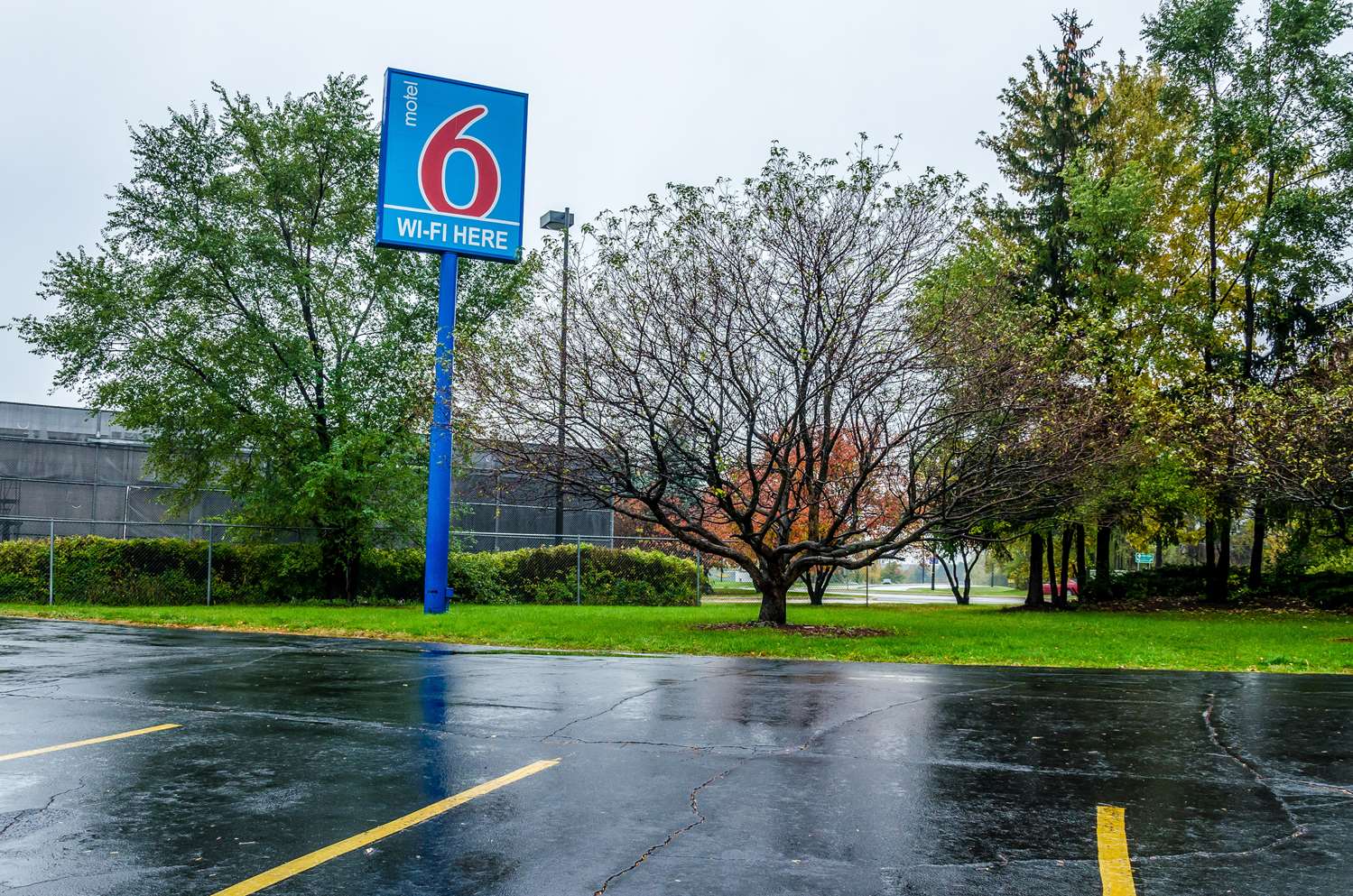 Pet Friendly Motel 6 Detroit East - Warren in Warren, Michigan