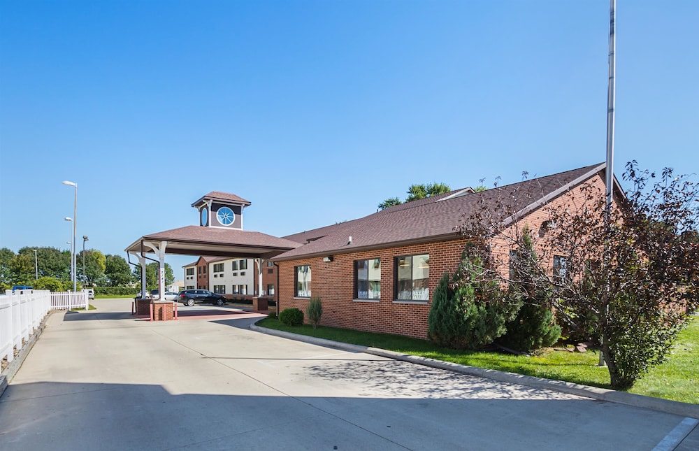 Pet Friendly Motel 6 Crossroads Mall - Waterloo - Cedar Falls in Waterloo, Iowa