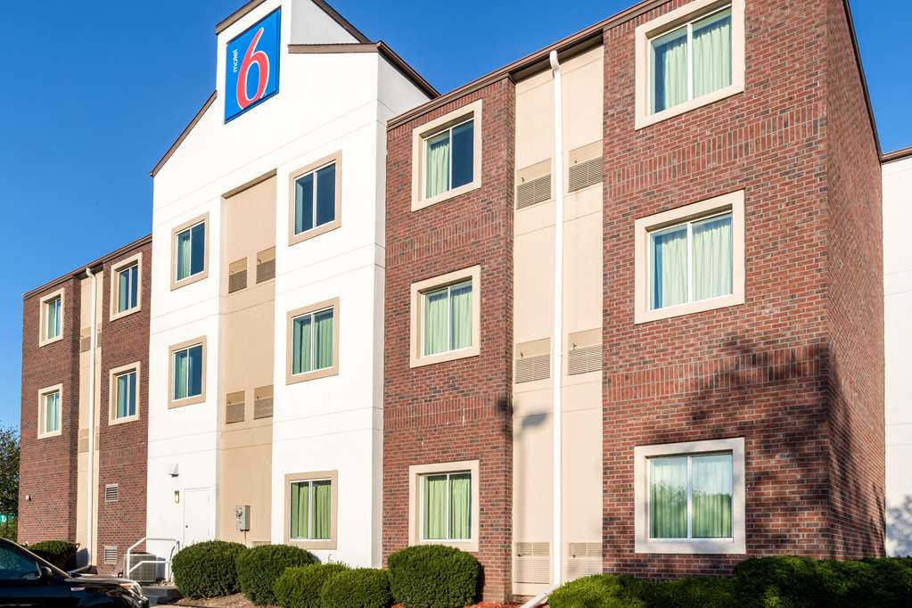 Pet Friendly Motel 6 Des Moines West in West Des Moines, Iowa