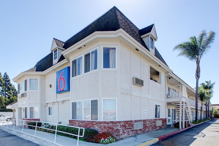Pet Friendly Motel 6 Westminster North in Westminster, California