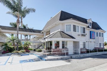 Pet Friendly Motel 6 Westminster North in Westminster, California