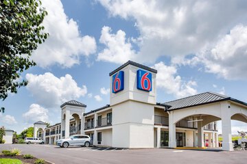 Pet Friendly Motel 6 White House Tn in White House, Tennessee
