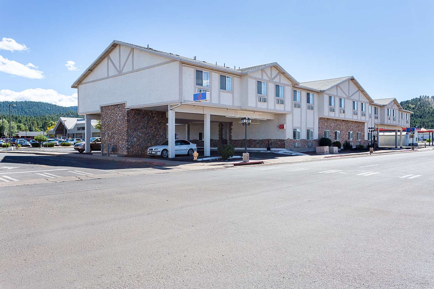 Pet Friendly Motel 6 Williams East - Grand Canyon in Williams, Arizona