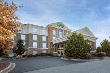 Pet Friendly Holiday Inn Express & Suites Greensboro - Airport Area in Greensboro, North Carolina