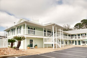 Pet Friendly Key West Inn Millbrook in Millbrook, Alabama