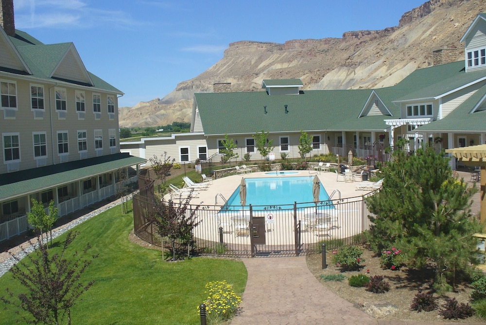 Pet Friendly Wine Country Inn Palisade in Palisade, Colorado