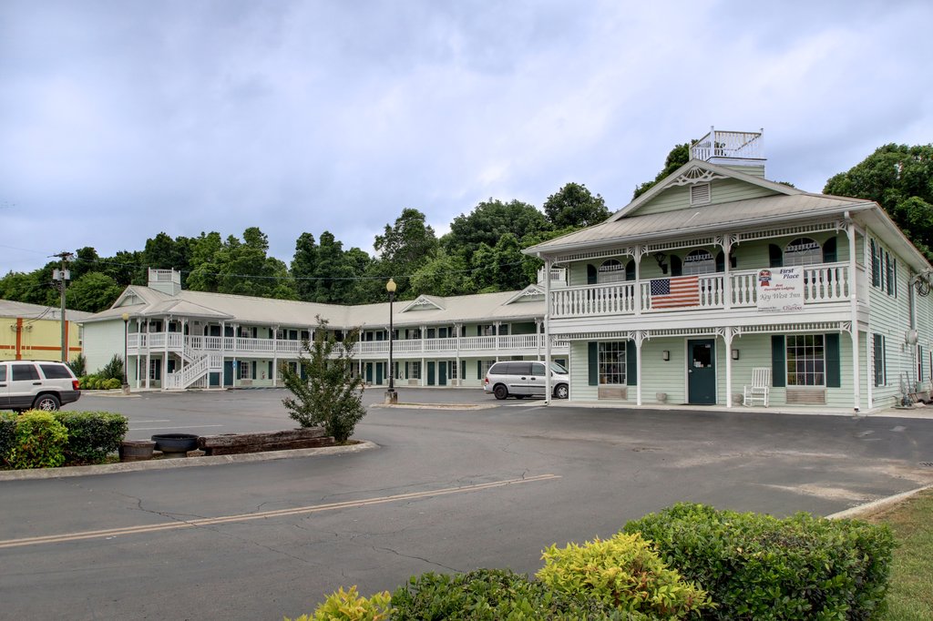 Pet Friendly Key West Inn Lafayette in Lafayette, Oregon