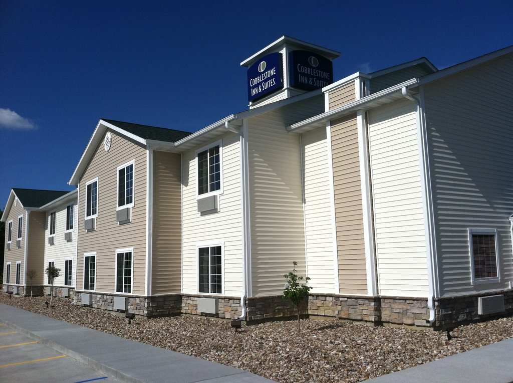 Pet Friendly Cobblestone Inn & Suites -- Bloomfield, IA in Bloomfield, Iowa