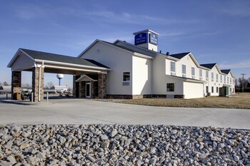 Pet Friendly Cobblestone Hotel & Suites - Newton in Newton, Illinois