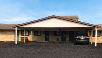 Pet Friendly Motel Forrest Rockville in Rockville, Indiana