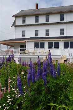 Pet Friendly The Craignair Inn & Restaurant in Spruce Head, Maine