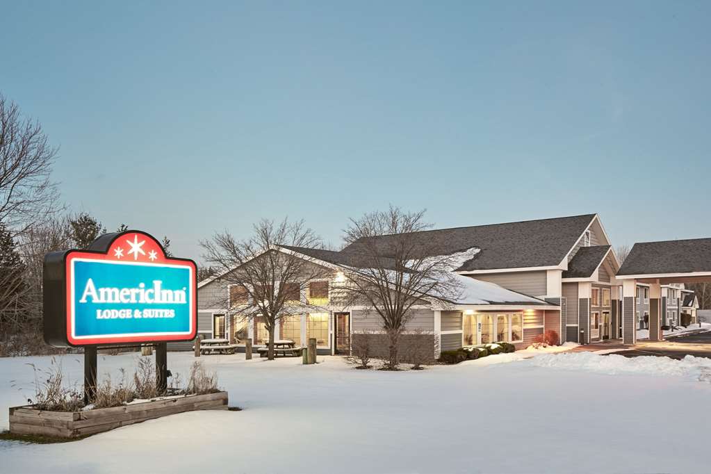 Pet Friendly AmericInn Lodge & Suites Saugatuck - Douglas in Douglas, Michigan