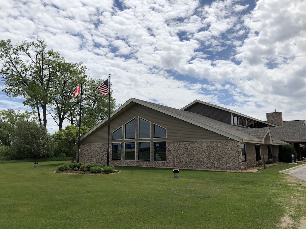 Pet Friendly Americinn Baudette in Baudette, Minnesota