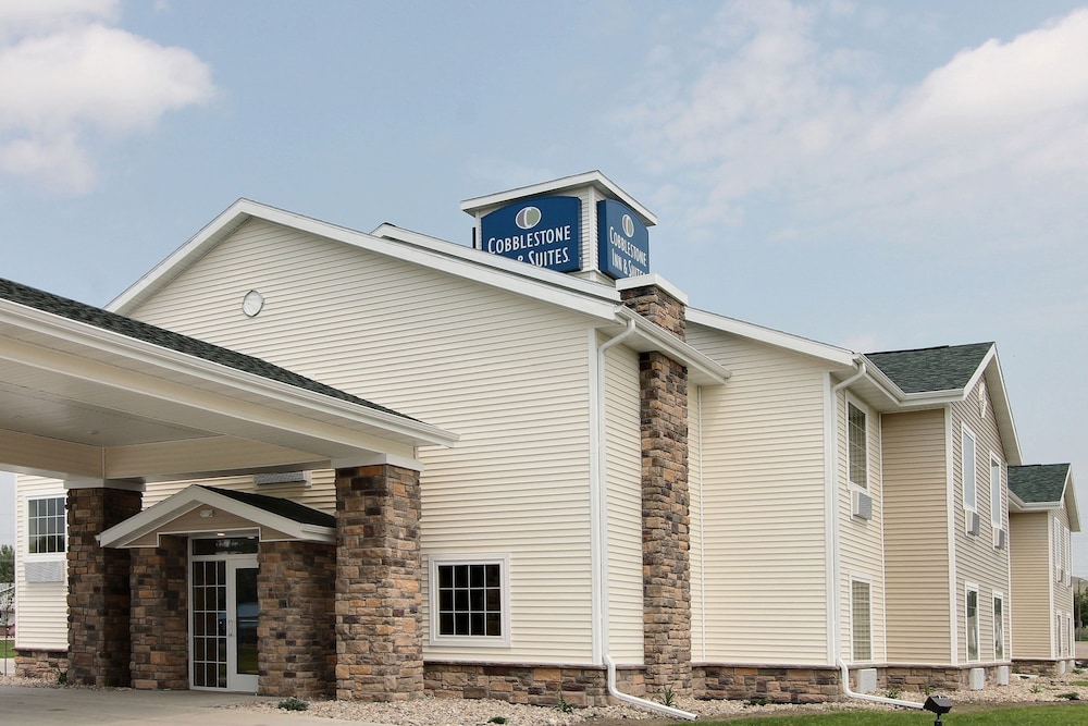 Pet Friendly Cobblestone Inn & Suites Linton in Linton, North Dakota