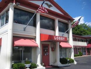 Pet Friendly Red Carpet Inn Endicott Binghamton in Endicott, New York