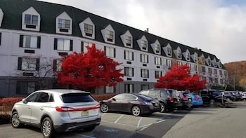 Pet Friendly Chateau Resort & Conference Center in Tannersville, Pennsylvania