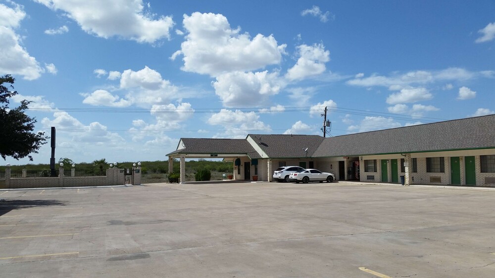 Pet Friendly Garden Inn And Suites in Hebbronville, Texas